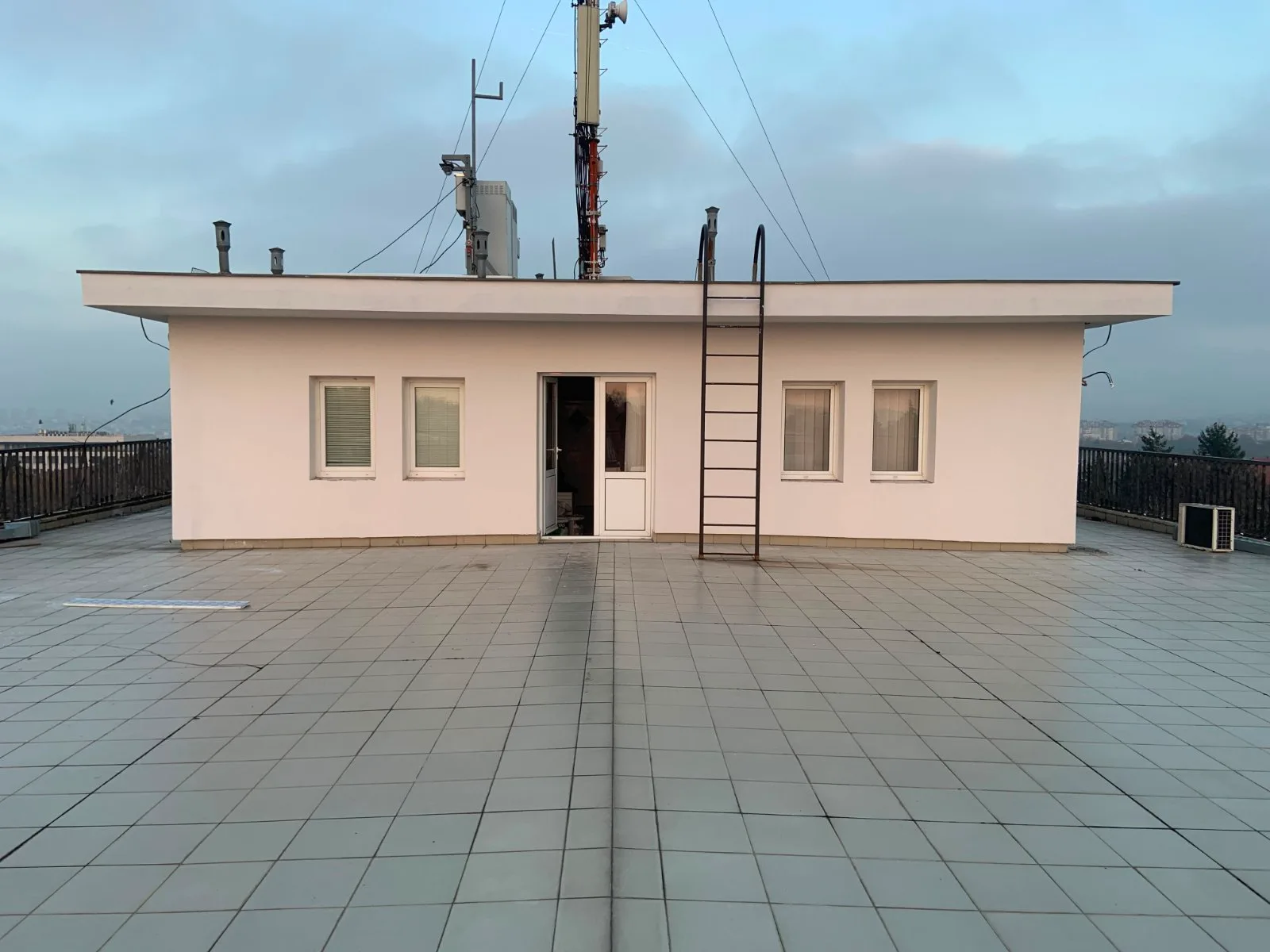 Nadgradnja na krovnoj terasi posle završenih radova — Adaptera Beograd