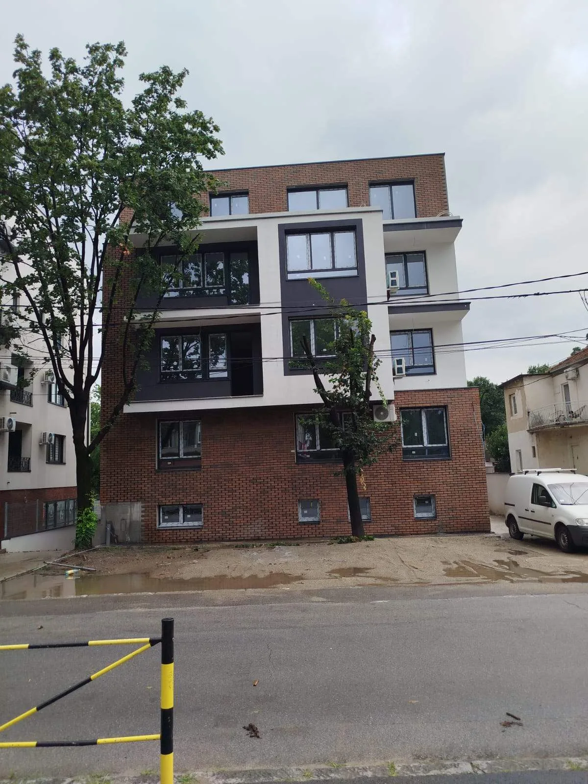 Stambeno-poslovni objekat u novogradnji — radovi Adaptera, Beograd